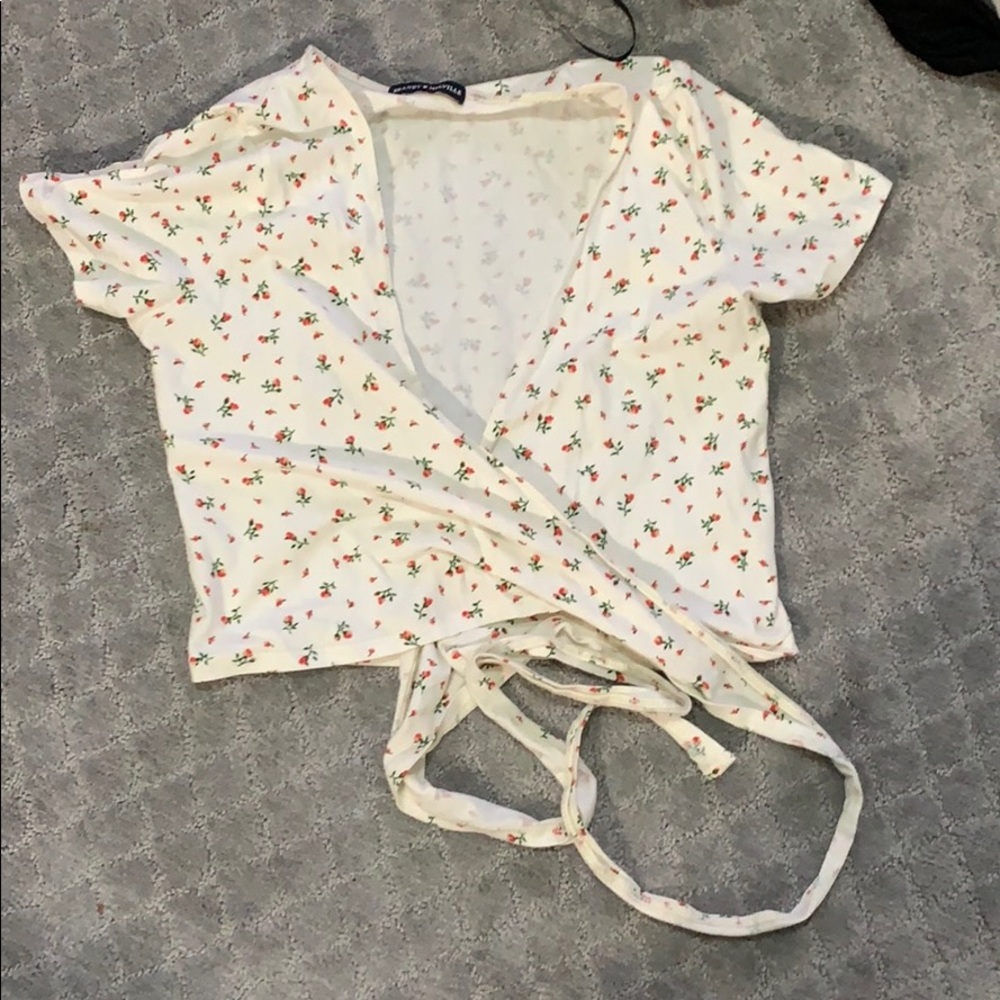 Rose print cross body tie cropped top